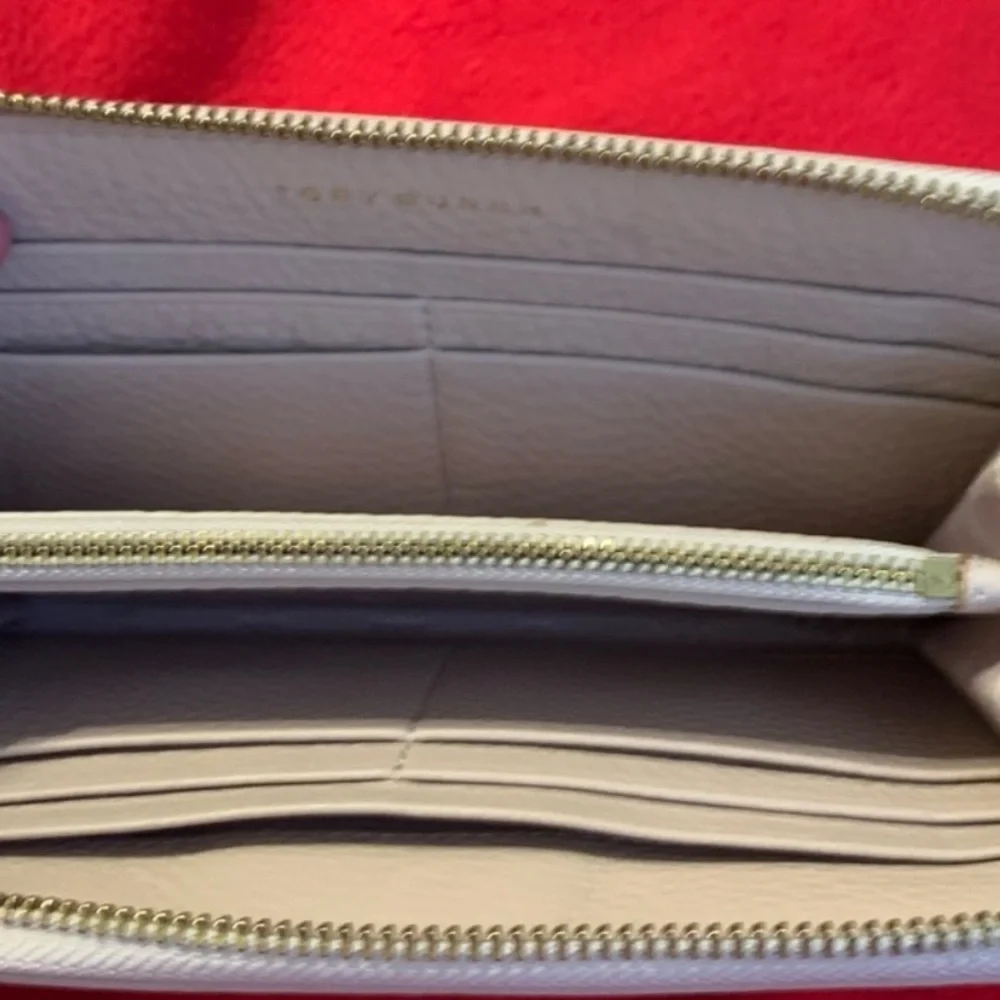 Tory Burch light pink/ cream Leather long zipper wallet with Gold Logo - Picture 8 of 8